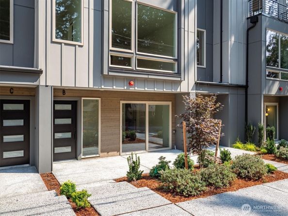 18032 B Sunnyside Avenue N, Shoreline WA 98133