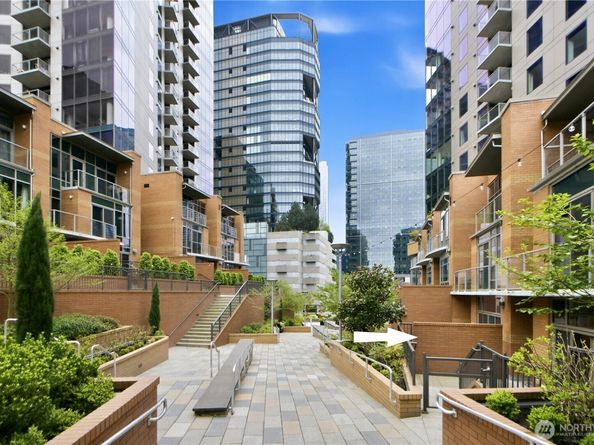 10620 NE 9th Place TH6, Bellevue WA 98004
