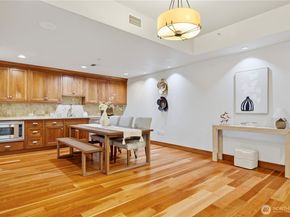 10620 NE 9th Place TH6, Bellevue WA 98004