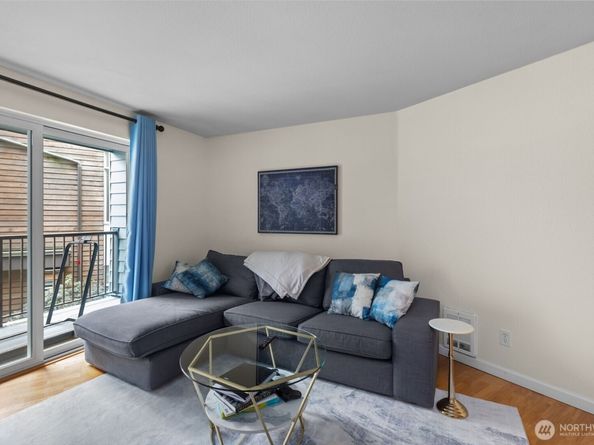 3045 20th Avenue W 209, Seattle WA 98199