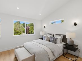 1972 25th Avenue E, Seattle WA 98112