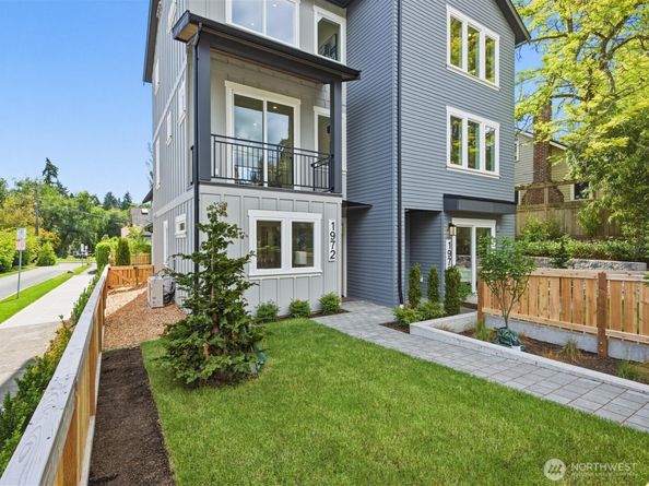 1972 25th Avenue E, Seattle WA 98112