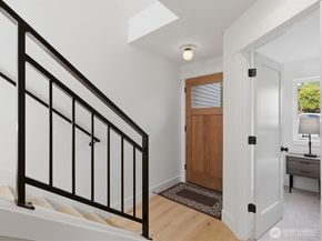 1972 25th Avenue E, Seattle WA 98112