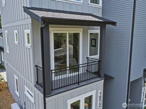 1972 25th Avenue E, Seattle WA 98112