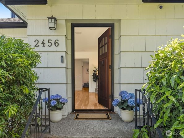 2456 3rd Avenue W, Seattle WA 98119