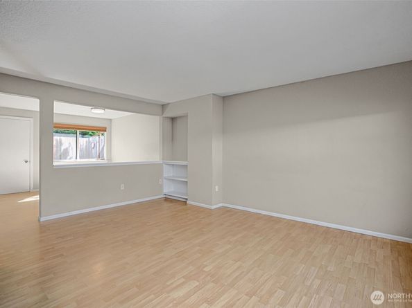 212 SW 146th Street 105, Burien WA 98166