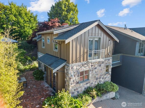 3310 59th Avenue SW A & B, Seattle WA 98116