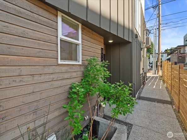 911 NE 70th Street C, Seattle WA 98115