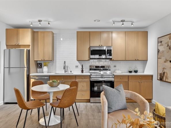 6547 42nd Avenue SW 303, Seattle WA 98136