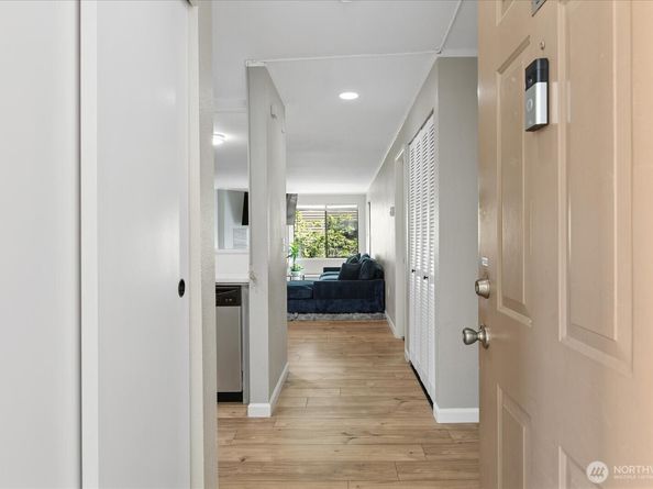 3256 SW Avalon Street 203, Seattle WA 98126