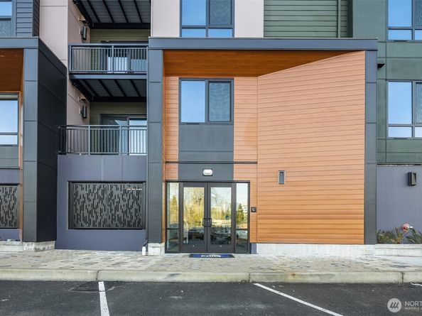 6949 NE 184th Lane 202, Kenmore WA 98028