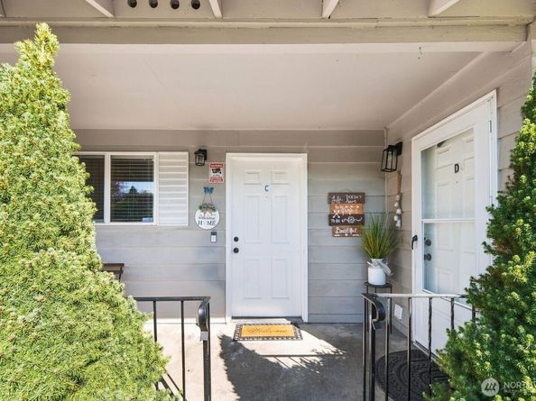 12404 SE 272nd Place C, Kent WA 98030