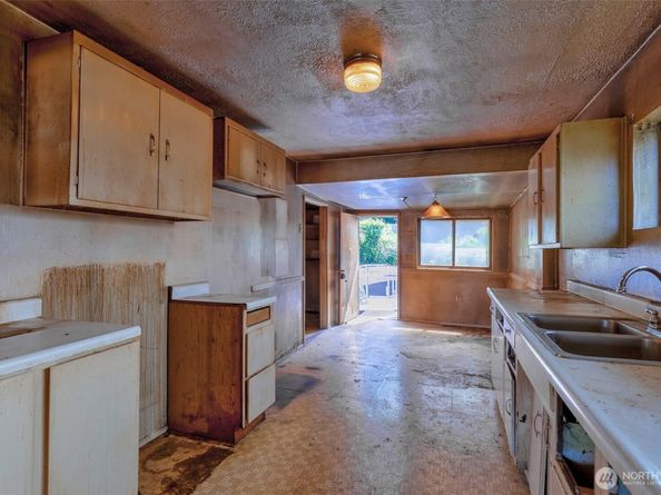 1112 Perry Avenue, Bremerton WA 98310