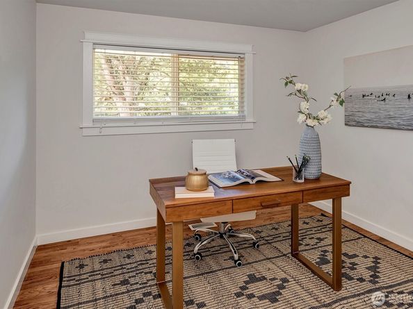804 130th Avenue NE, Bellevue WA 98005