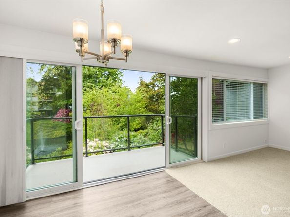 19414 Aurora Avenue N 204, Shoreline WA 98133