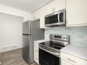 19414 Aurora Avenue N 204, Shoreline WA 98133