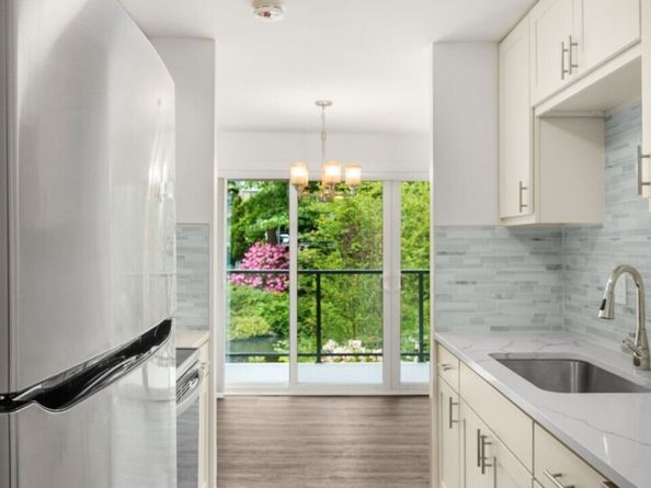 19414 Aurora Avenue N 204, Shoreline WA 98133