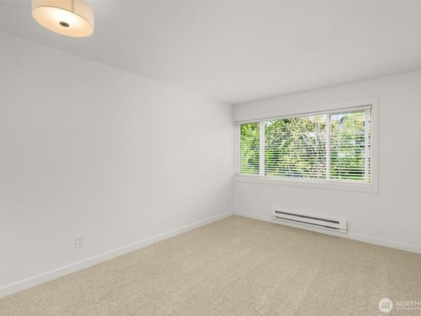 19414 Aurora Avenue N 204, Shoreline WA 98133