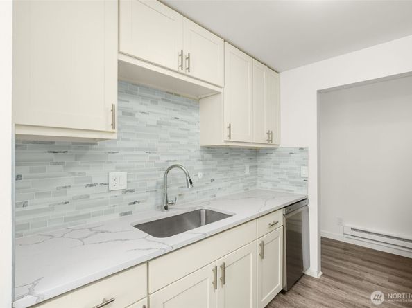 19414 Aurora Avenue N 204, Shoreline WA 98133