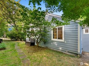 1703 NE 91st Street, Seattle WA 98115