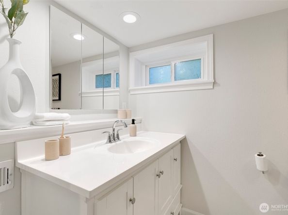 1703 NE 91st Street, Seattle WA 98115