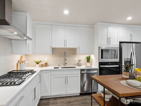215 8th Avenue W, Kirkland WA 98033