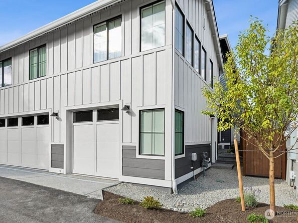 215 8th Avenue W, Kirkland WA 98033