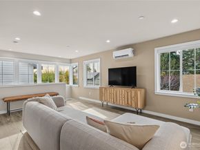 215 8th Avenue W, Kirkland WA 98033