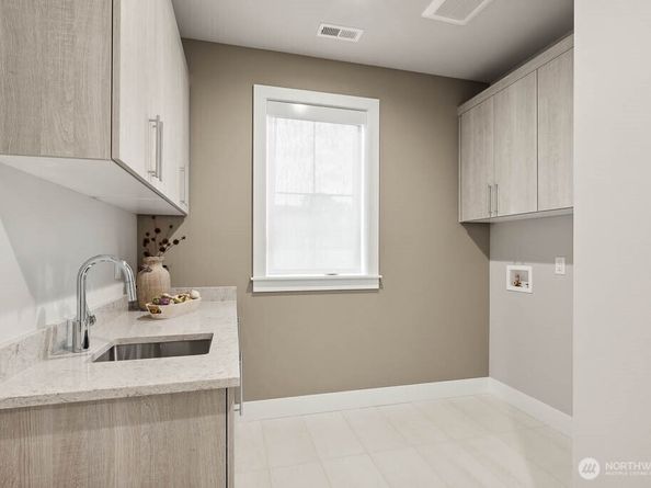 215 8th Avenue W, Kirkland WA 98033