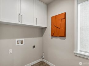 215 8th Avenue W, Kirkland WA 98033