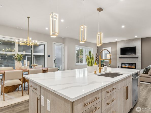 215 8th Avenue W, Kirkland WA 98033