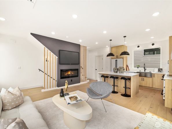 4515 44th Avenue SW A, Seattle WA 98116