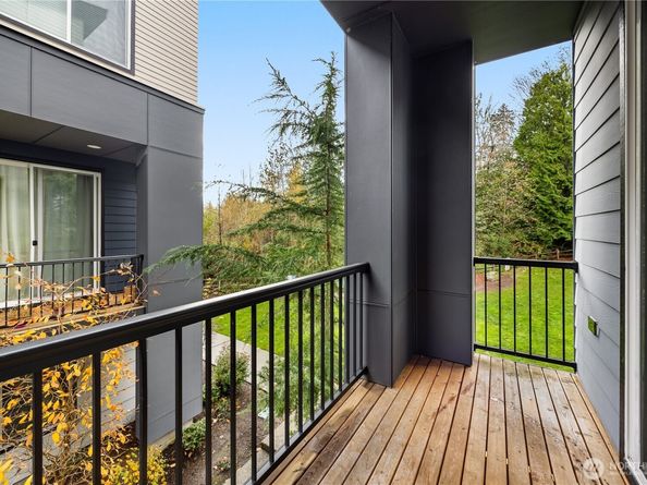 508 237th Street SE E, Bothell WA 98021
