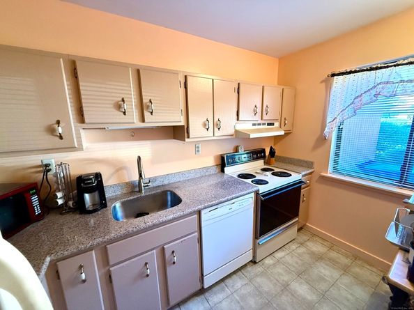 519 Asbury Ridge 519, Shelton CT 06484