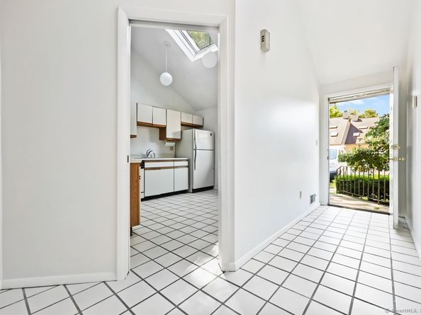 2437 Bedford Street E6, Stamford CT 06905