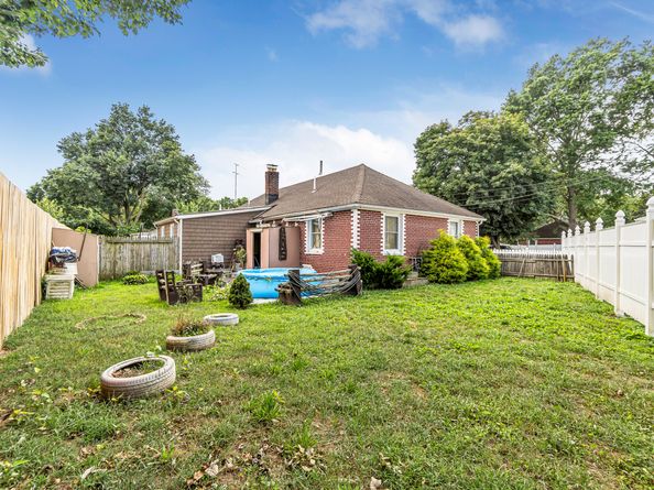 242 Pearl Harbor Street, Bridgeport CT 06610