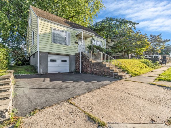 339 Goldenrod Avenue, Bridgeport CT 06606