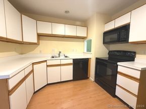 10 Eastview Drive 10, Brookfield CT 06804