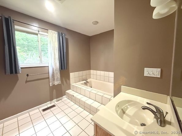 10 Eastview Drive 10, Brookfield CT 06804