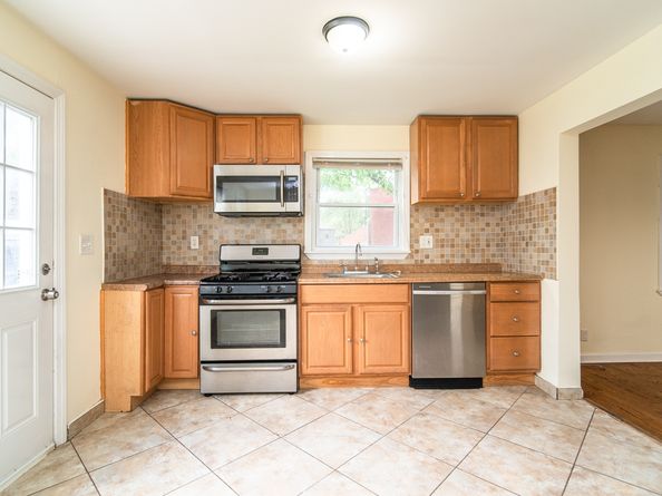 96 Manila Place, Bridgeport CT 06610
