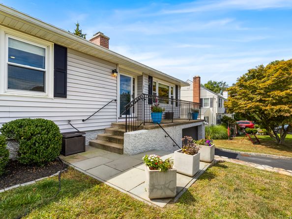 87 Parkway Drive, Trumbull CT 06611