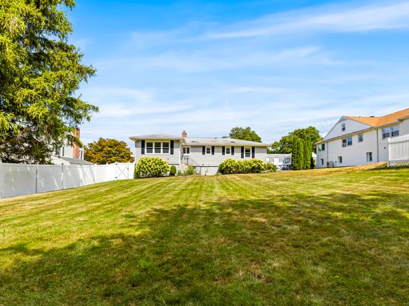 87 Parkway Drive, Trumbull CT 06611