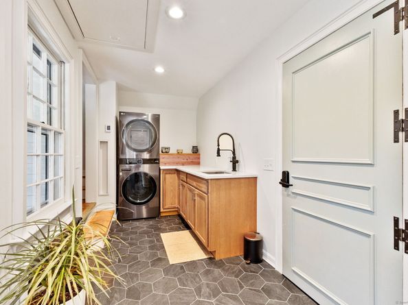 5 Bridgeworth Lane, Sherman CT 06784