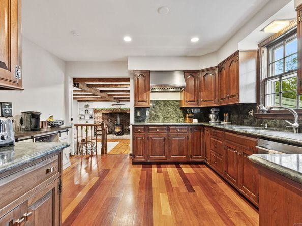 5 Bridgeworth Lane, Sherman CT 06784
