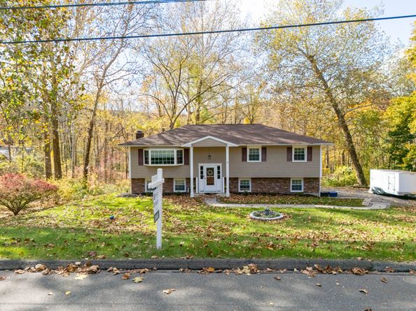 22 Prospect Drive, Brookfield CT 06804