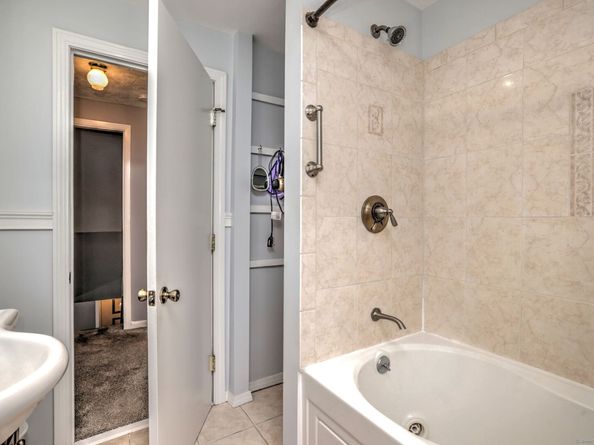 36 Tina Circle, Bridgeport CT 06606