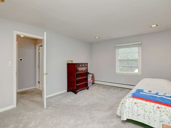 36 Tina Circle, Bridgeport CT 06606