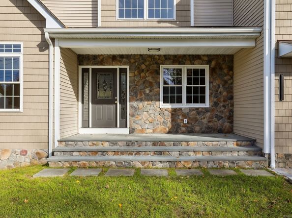 6 Vista Street, Danbury CT 06811