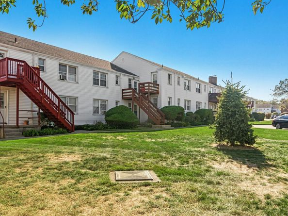30 Revere Drive APT 3, Stamford CT 06902