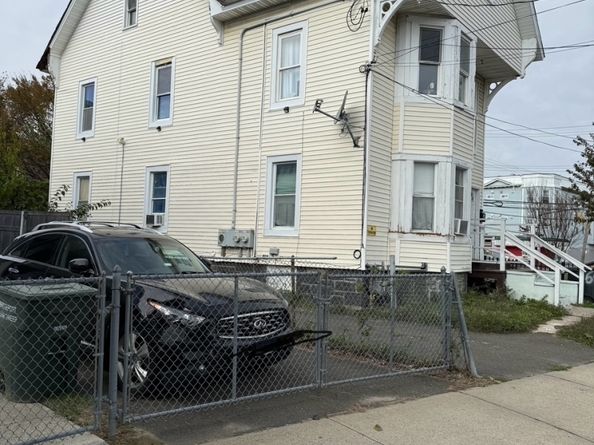 643 Newfield Avenue, Bridgeport CT 06607